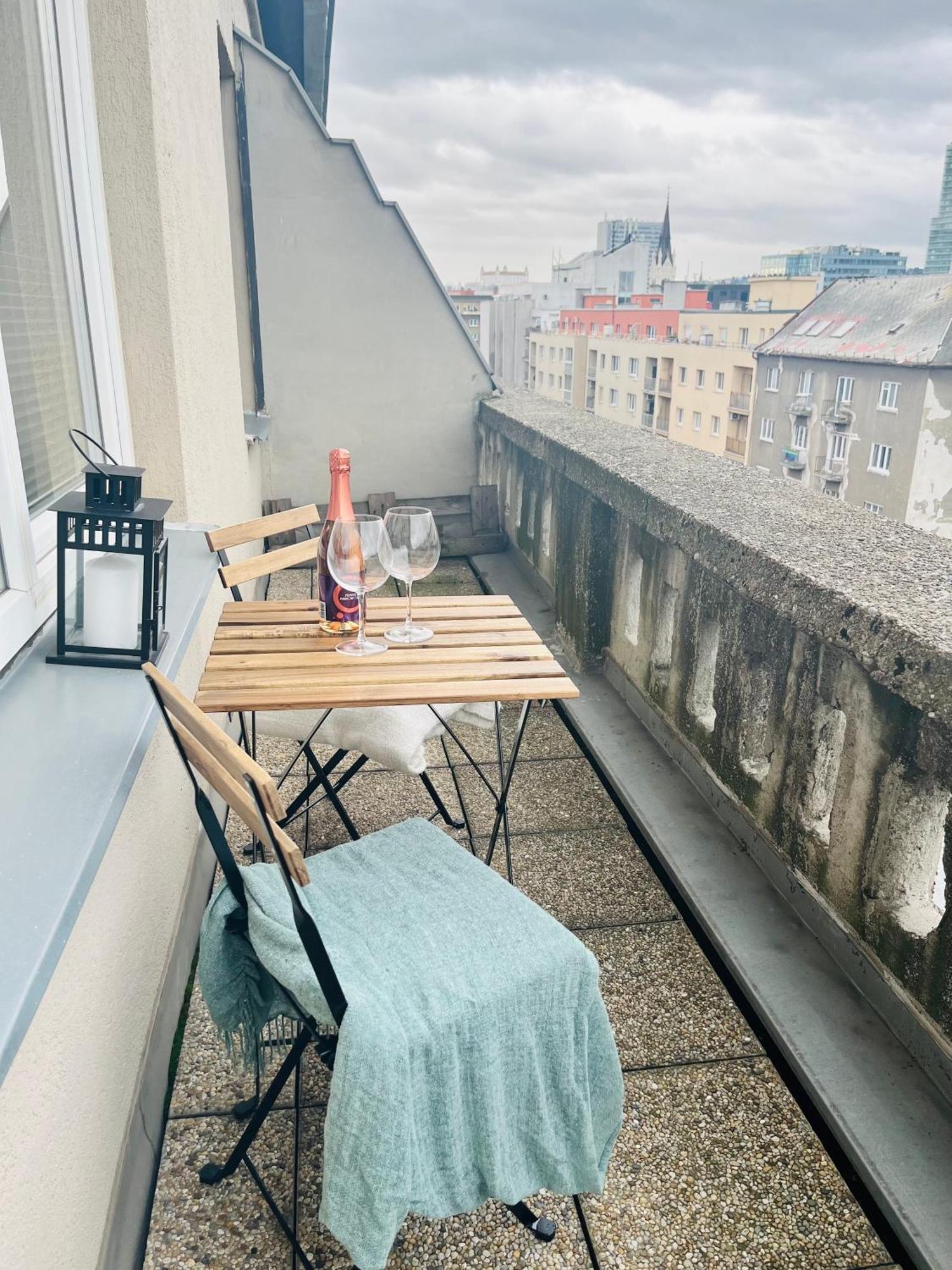 Appartement Charming Studio In The Old Town à Bratislava Extérieur photo