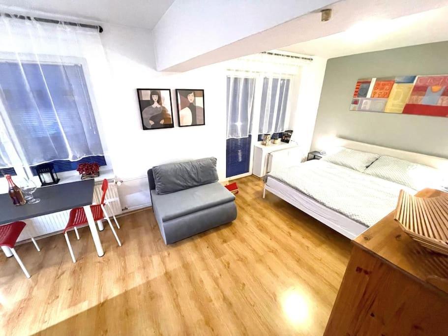 Appartement Charming Studio In The Old Town à Bratislava Extérieur photo